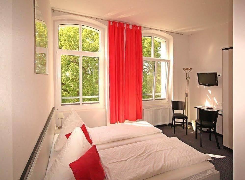 Hotel Zwischen Den Seen Варен Екстер'єр фото